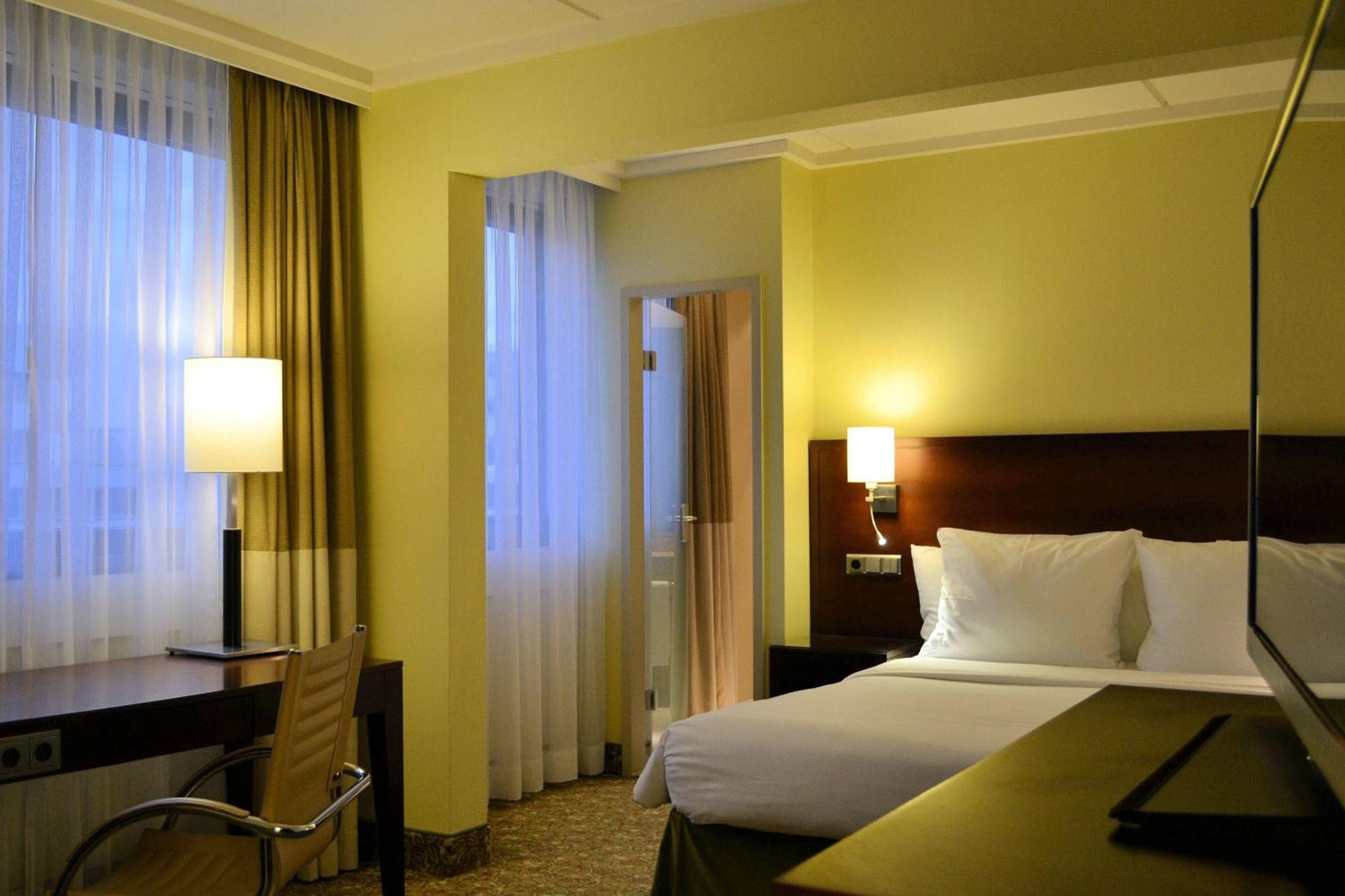 Courtyard By Marriott Duesseldorf Seestern Exterior photo