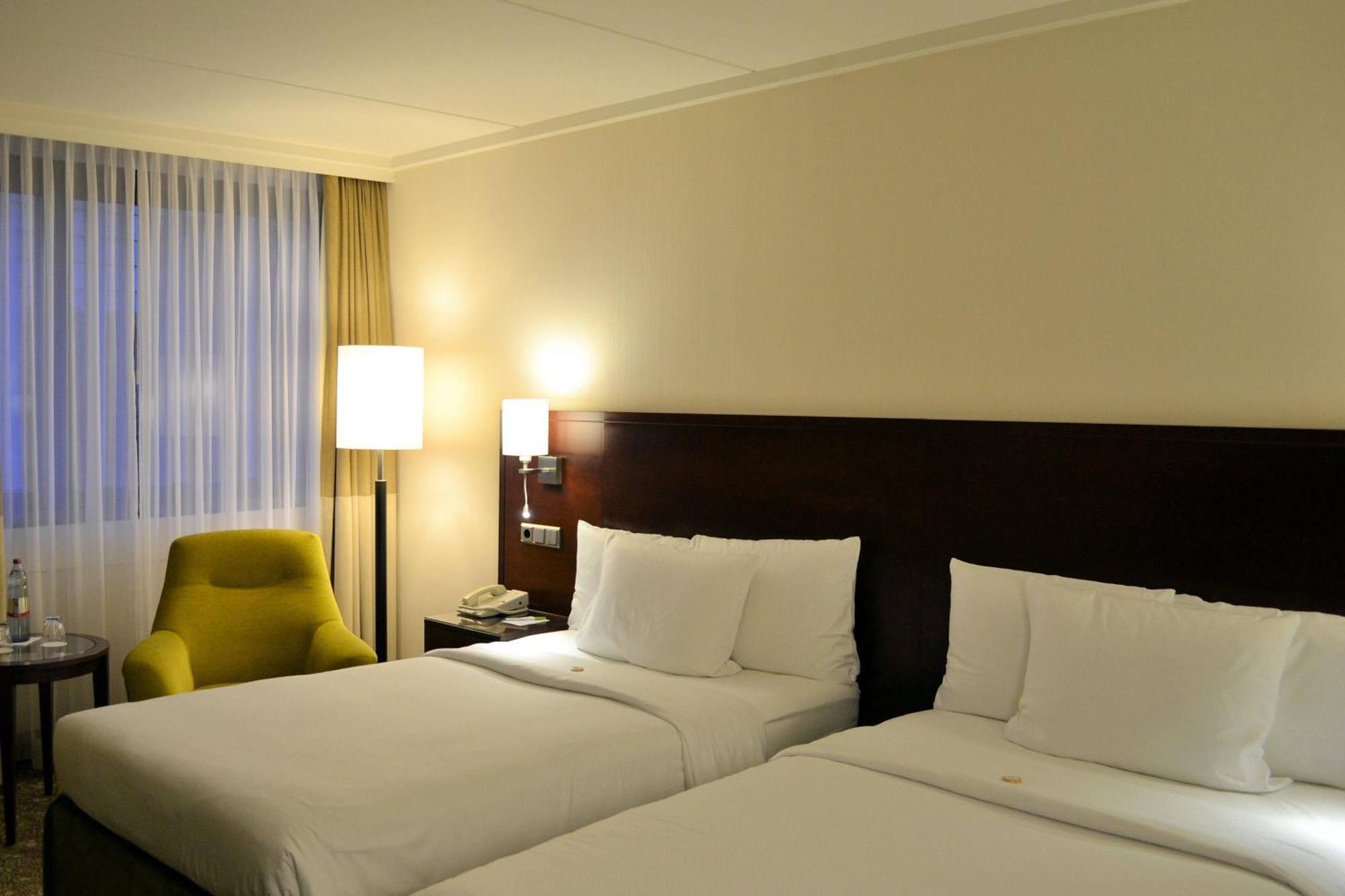 Courtyard By Marriott Duesseldorf Seestern Exterior photo