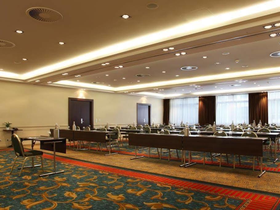 Courtyard By Marriott Duesseldorf Seestern Exterior photo