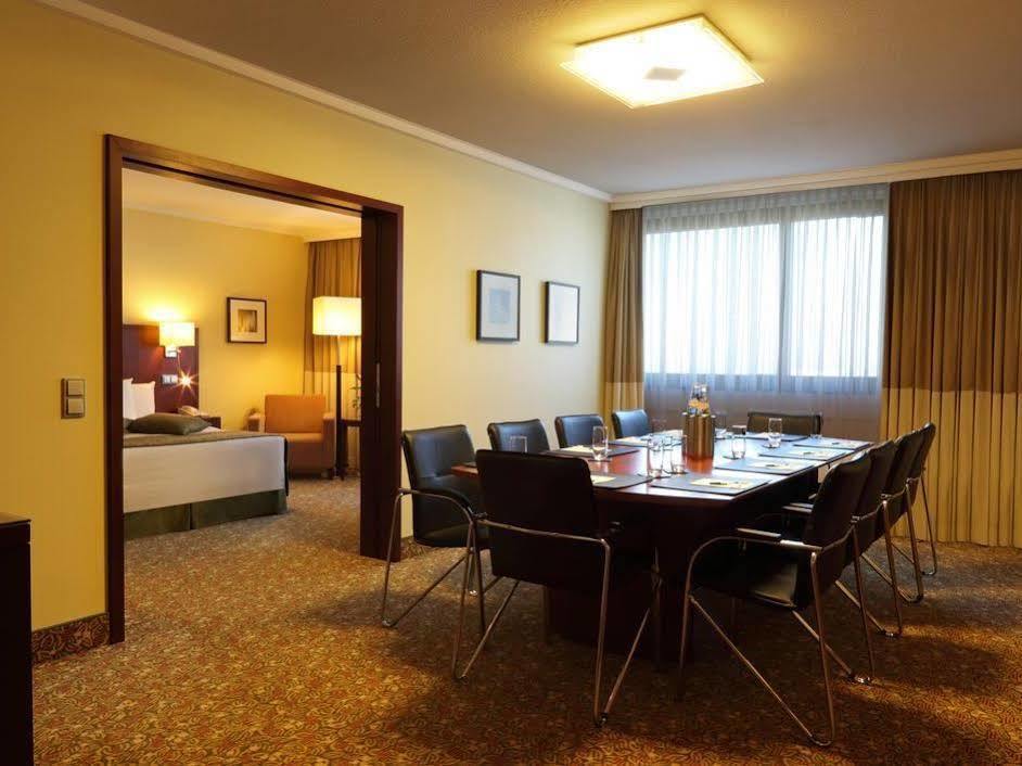 Courtyard By Marriott Duesseldorf Seestern Exterior photo