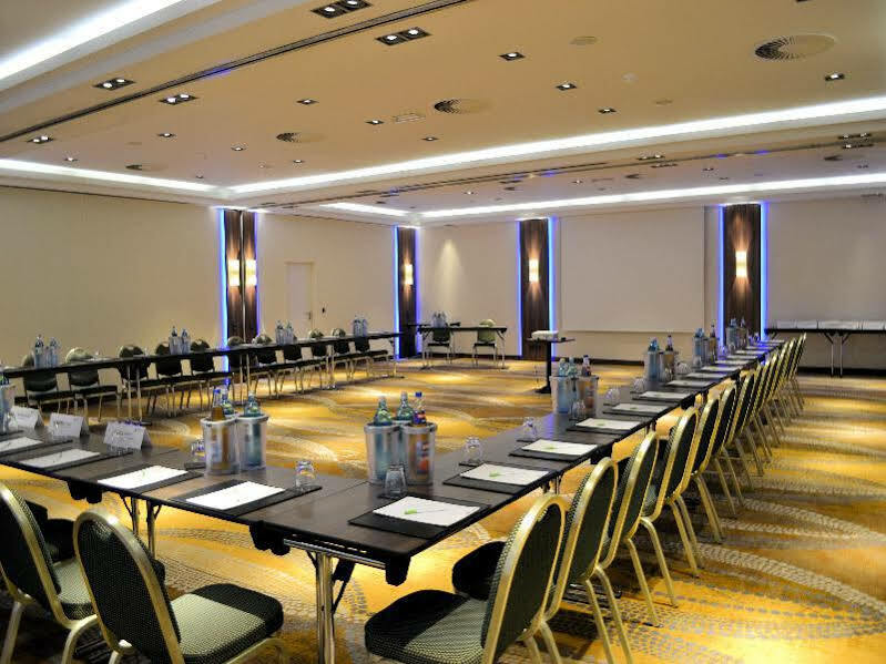 Courtyard By Marriott Duesseldorf Seestern Exterior photo